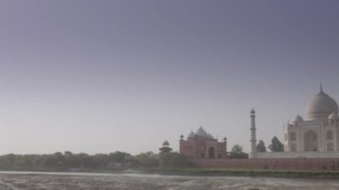 Taj Mahal'ı uzak görünümü