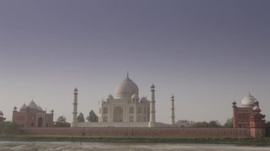 Taj Mahal'ı uzak görünümü