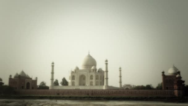 Taj Mahal'ı uzak görünümü — Stok video