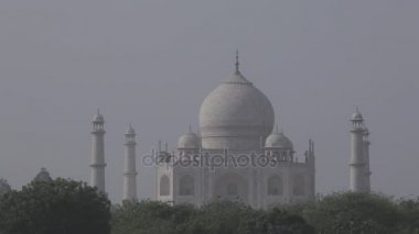 Taj Mahal'ı uzak görünümü