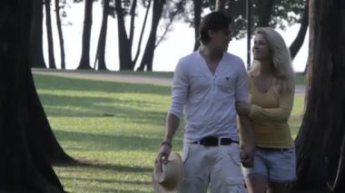 Parkta yürümek çift