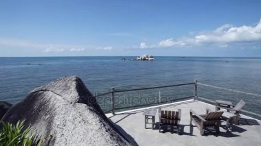 İzole plajda şezlong
