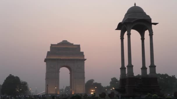 Gün batımında Hindistan kapı — Stok video