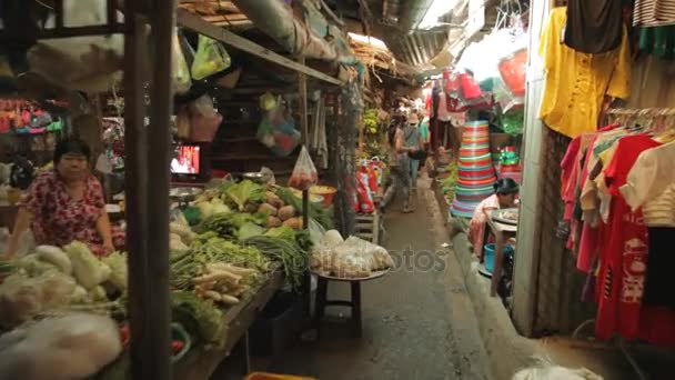 Drukke markt bij nacht — Stockvideo