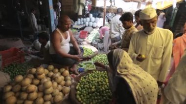 Adam satan meyve ve sebze