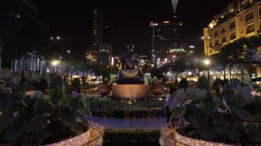 Ho Chi Minh heykel trafik ile 