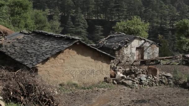 Antiguas granjas en ruinas — Vídeos de Stock