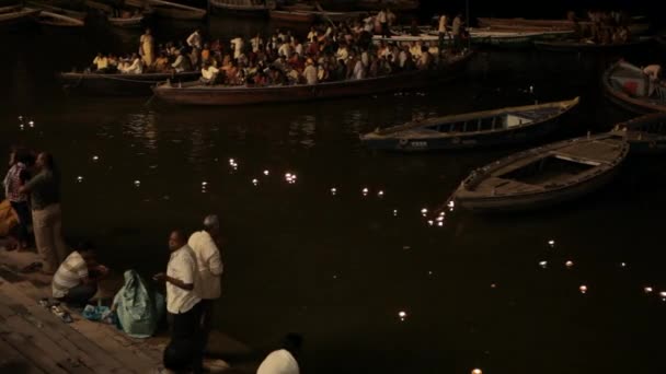 Cerimonia di preghiera Aarti Puja a Gange — Video Stock