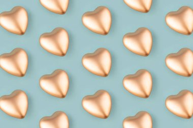 Altın kalplerden kusursuz bir geçmiş. Soyut desenli gerileme.