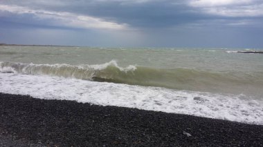 Alakol Gölü 'nde dalgalar