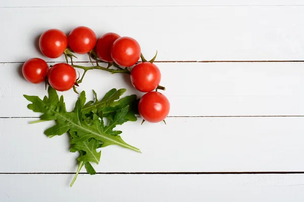 Pomidory i liści rukoli — Zdjęcie stockowe