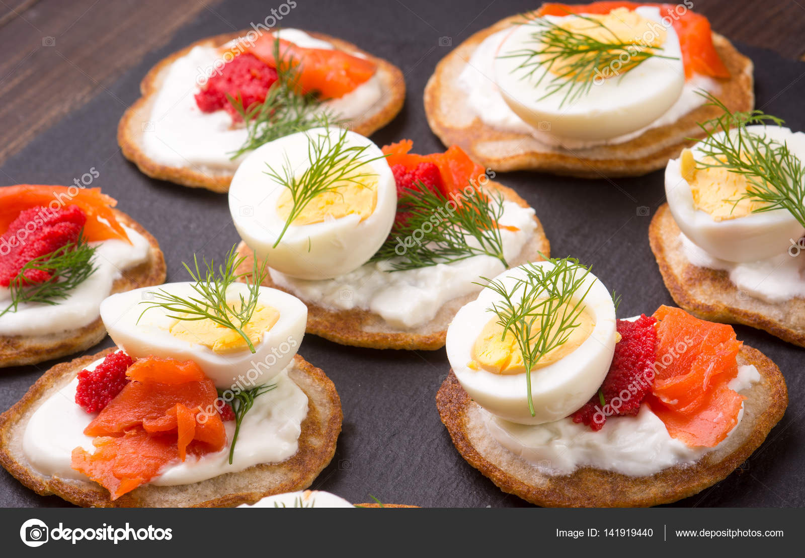 Russian buckwheat pancakes blini with cream and caviar — Stock Photo