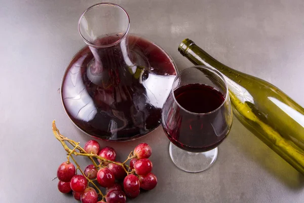Carafe of red wine and one glass — Stock Photo, Image