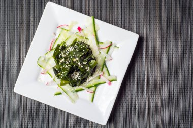 Susam WAKAME salatası