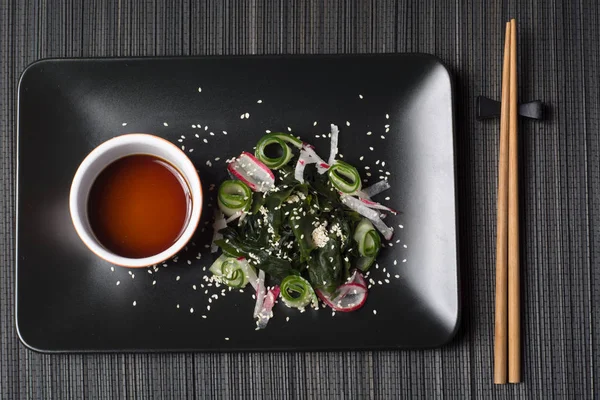 Wakame saláta szezámmag — Stock Fotó