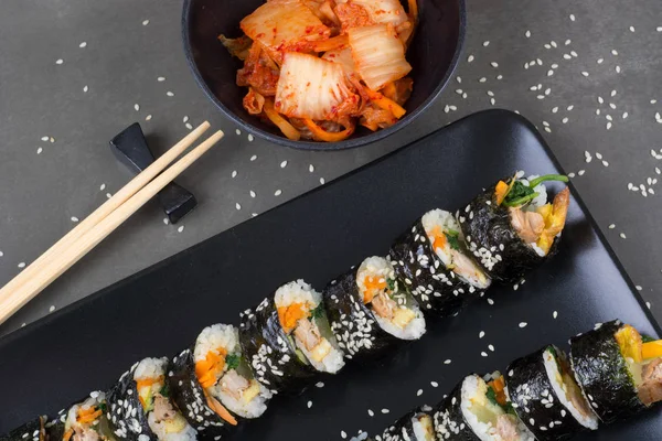 Kimbap Korece ton balığı ile rulo
