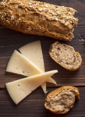 Peynir ve ekmek tapas