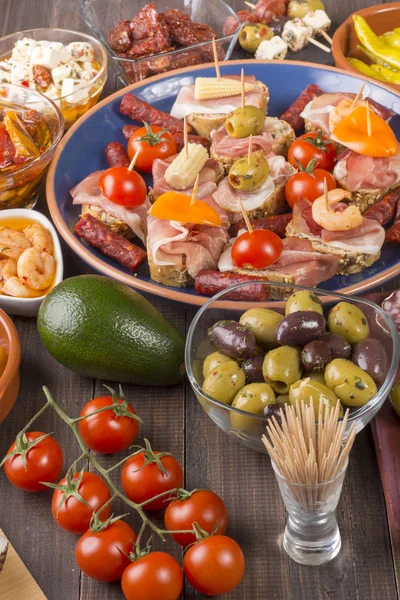 Tapas mit Käse und Brot — Stockfoto