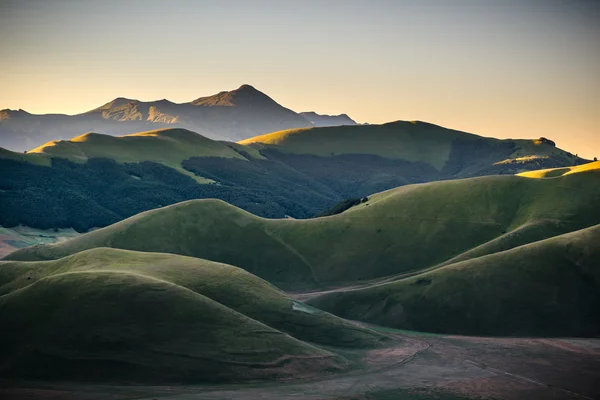 Dağ yaz Umbria peyzaj, İtalya. Castelluccio di Norc