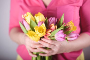 Bahar günü Lale kadınla