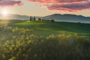 Güzel renklerde bahar kara.