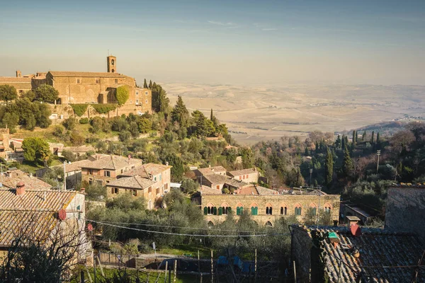 Terkenal dari anggur terbaik di kota dunia di Tuscany, Montalcin — Stok Foto