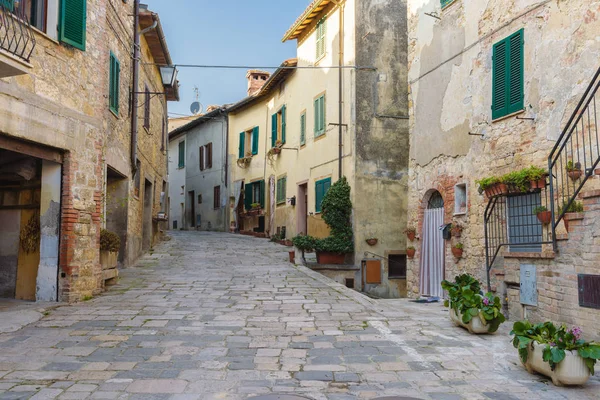 Charmante Gassen Stadt in den Ecken, cetona in der Toskana. — Stockfoto