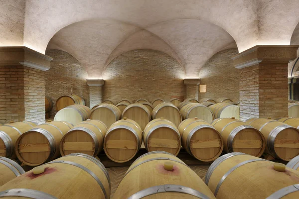 Τεράστιος αριθμός βαρέλια στο κελάρι κρασιού σε Τοσκάνη — Φωτογραφία Αρχείου