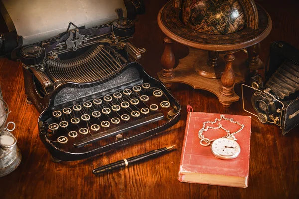 Traditionelle Und Alte Art Nachrichten Schreiben Und Fotos Machen Schreibmaschine — Stockfoto