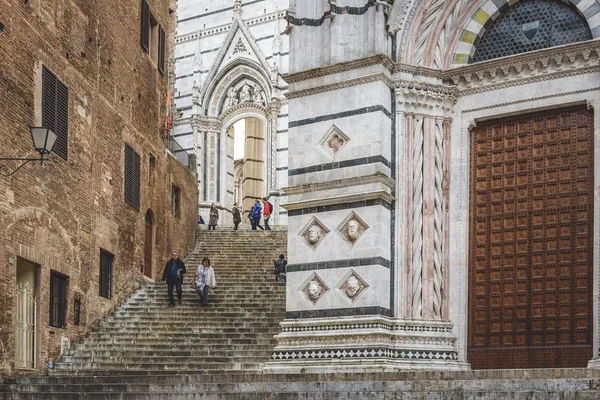 Siena Tuscanía Marzo 2018 Escaleras Siena Catedral Una Iglesia Medieval Imágenes De Stock Sin Royalties Gratis