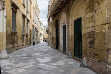 Lecce, Puglia, İtalya, Ekim 2018: İtalya 'nın güney Puglia bölgesindeki eski Lecce kentinde yürüyüş.