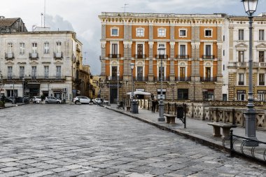 Lecce, Puglia, İtalya, Kasım 2019: İtalya 'nın güney Puglia bölgesindeki eski Lecce kentinde yürüyüş.