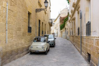 Lecce, Puglia, İtalya, Ekim 2018: İtalya 'nın güney Puglia bölgesindeki eski Lecce kentinde yürüyüş.