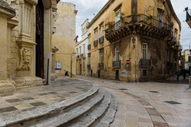 Lecce, Puglia, İtalya, Ekim 2018: İtalya 'nın güney Puglia bölgesindeki eski Lecce kentinde yürüyüş.