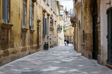 Lecce, Puglia, İtalya, Ekim 2018: İtalya 'nın güney Puglia bölgesindeki eski Lecce kentinde yürüyüş.
