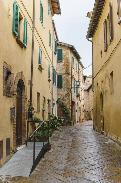 Plimbare Într Ploioasă Străzile Frumosului Oraș Pienza Toscana — Fotografie, imagine de stoc
