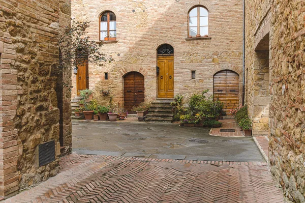 Promenera Regnig Dag Genom Gatorna Den Vackra Staden Pienza Toscana — Stockfoto