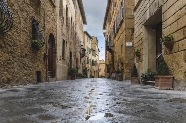 Spacer Deszczowy Dzień Ulicami Pięknego Miasta Pienza Toskania — Zdjęcie stockowe
