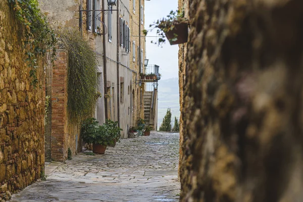 Promenera Regnig Dag Genom Gatorna Den Vackra Staden Pienza Toscana — Stockfoto