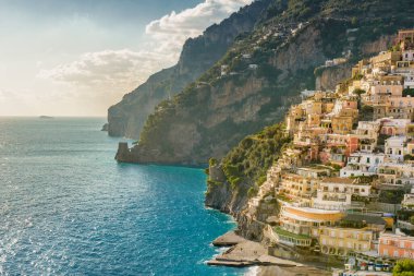 Amalfi Sahili Harika ışık ve renklerle