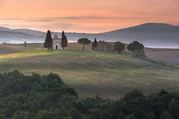 Tuscany นสถานท สวยท ดในย โรปและเข าชมมากท ดโดยน องเท างท ยอดเย — ภาพถ่ายสต็อก