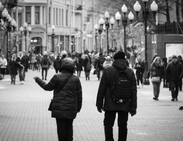 Uomo Una Donna Camminano Lungo Arbat Mosca Foto Strada — Foto Stock