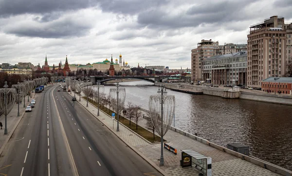 Vista Del Kremlin Terraplén Del Río Moscú Calle Foto — Foto de Stock