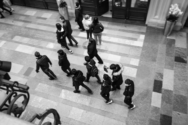 Люди Ходять Гуму Центрі Москви Повідомлення Стрілянини Street Photo — стокове фото