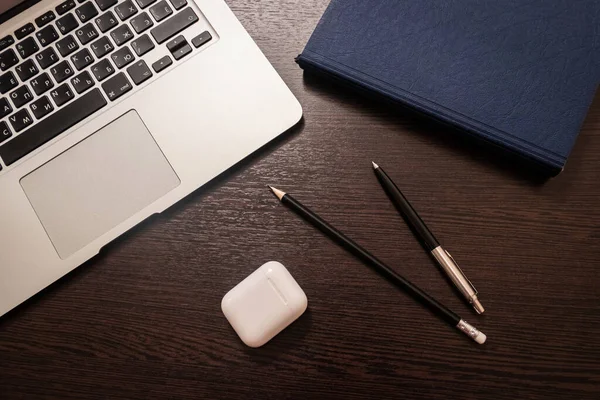 Stok fotoğrafı. Karantina sırasında evde çalış. Uzak çalışma.