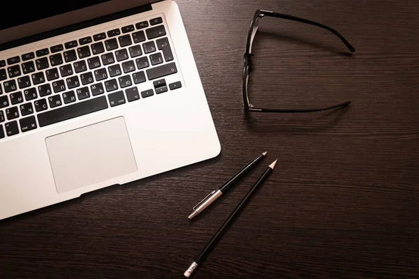 Stok fotoğrafı. Karantina sırasında evde çalış. Uzak çalışma.