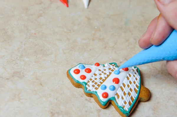 Decorazione Biscotti Pan Zenzero Sul Tavolo Della Cucina2 — Foto Stock