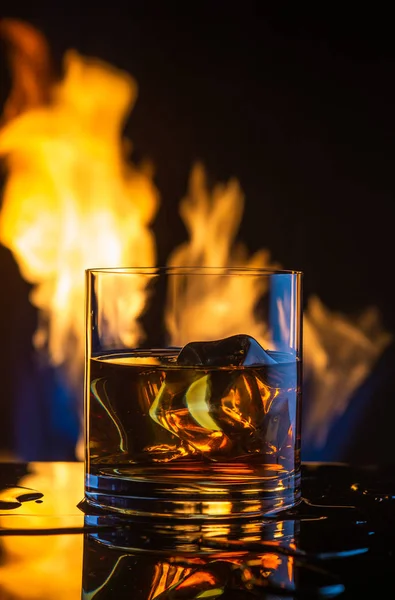 Feu Glace Whisky Sur Fond Noir3 — Photo