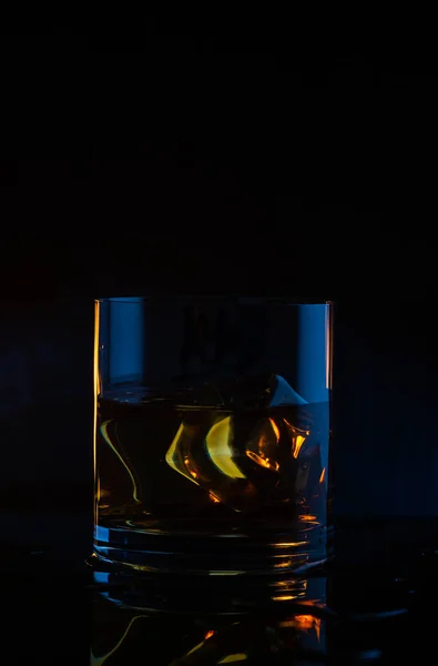 Виски Камин Черном Фоне — стоковое фото