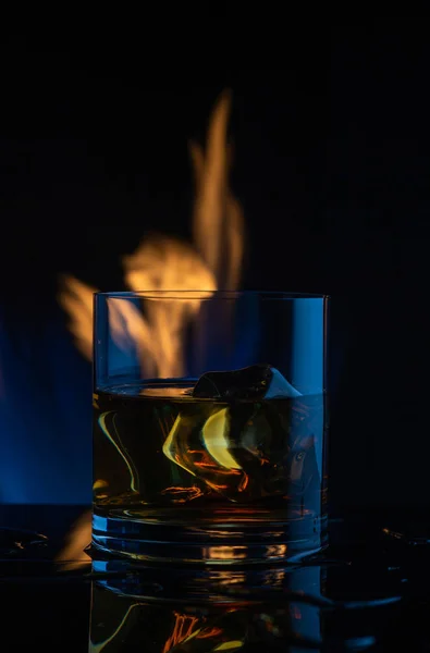 Feu Glace Whisky Sur Fond Noir14 — Photo